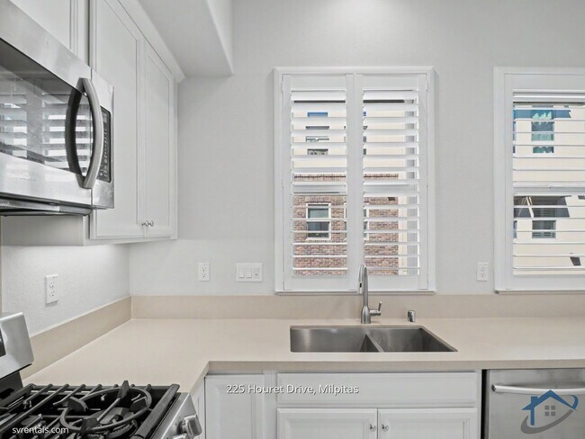 Photo - 225 Houret Dr