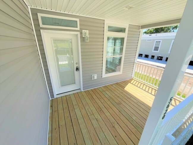 Photo - 5620 Woodford St