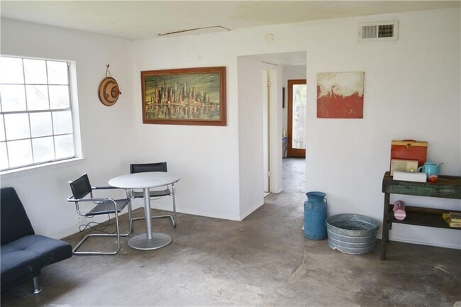 Photo - 6900 Manor Rd