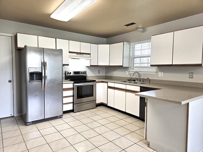 Photo - 324 Palomino Ln
