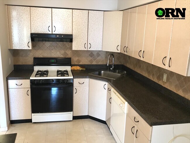 Photo - 2355 E 13th St