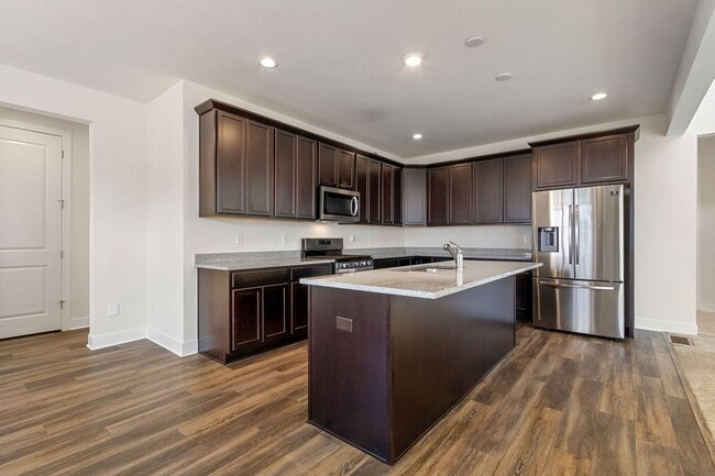 Building Photo - Beautiful 3 Bedroom 2 1/2 Bath Single Fami...