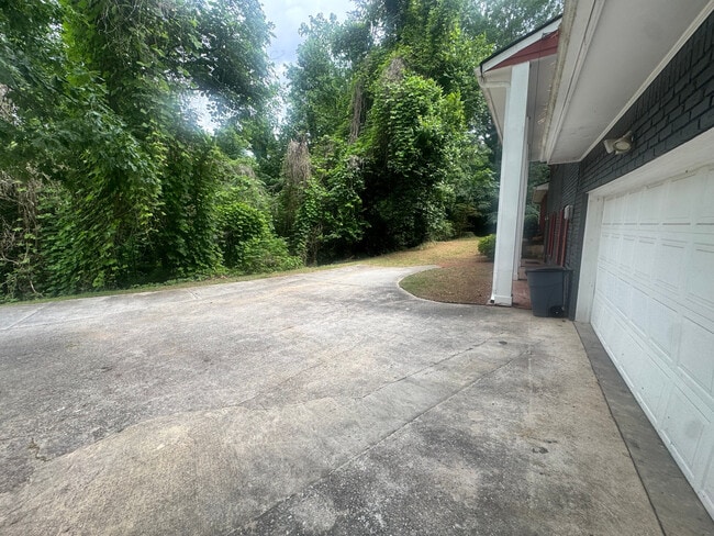 Photo - Room in House on York Rd