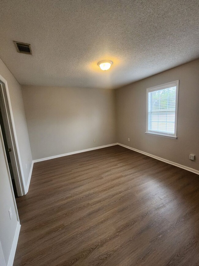 Photo - 6000 Susan Cir Unit 6000 Susan Cir -  B