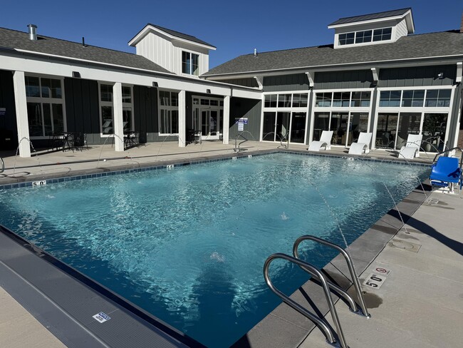 Building Photo - 454 E Nickel Ln