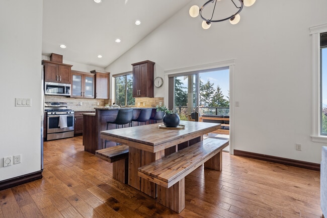 kitchen and dining - 3309 Stonecrop Way