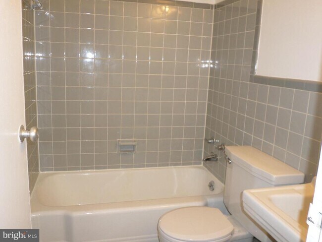 Photo - 4600 Connecticut Ave NW Unit 616