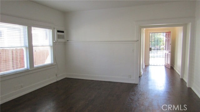 Photo - 324 W C St