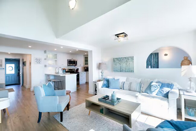Photo - 713 Lakeshore Dr