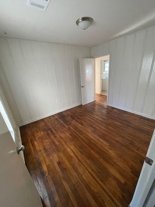 Photo - 2212 Jane St