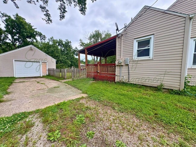 Photo - CHARMING HOME IN BLUE SPRINGS!!!