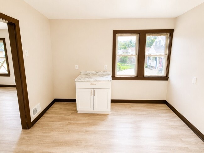 Photo - 1329 W Commercial St