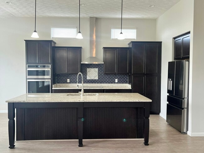 1596 Sierra Vista Way