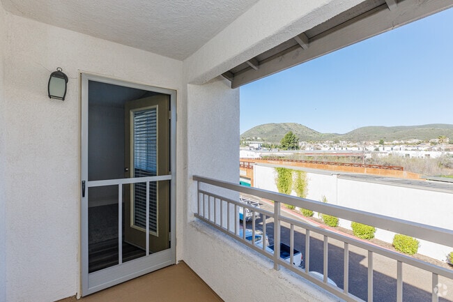 1BR, 1BA - 600SF - Royal Oaks 55+ Senior Apartment Community