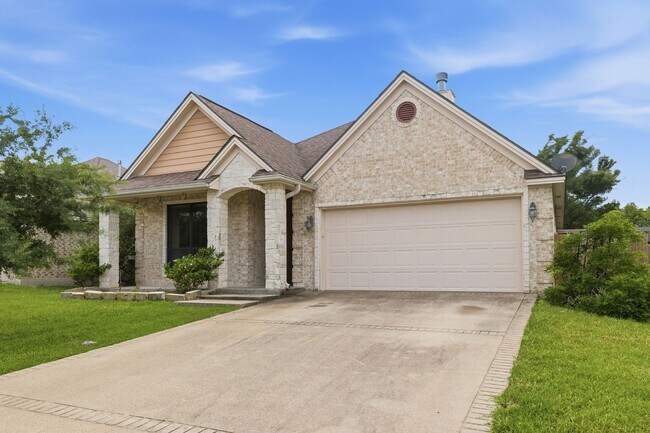 Photo - Spacious 3 Bed, 2 Bath House in Edelweiss Gartens Available Now!