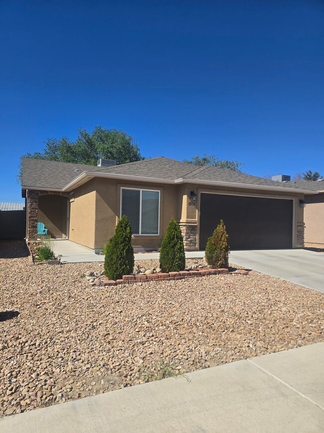 Building Photo - Beautiful home available now!