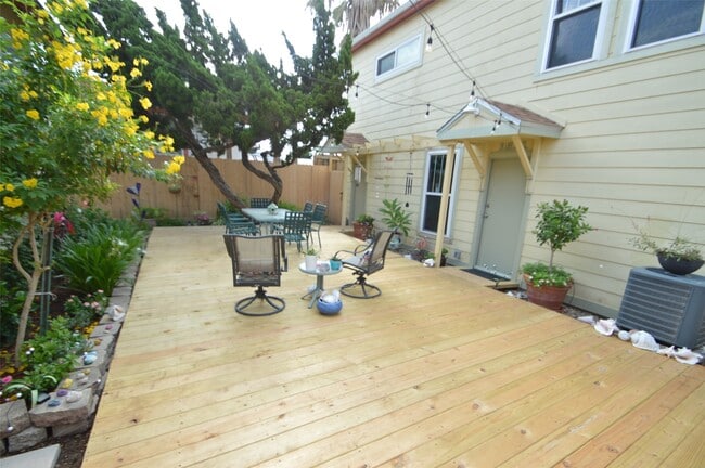 Building Photo - 1725 Avenue O