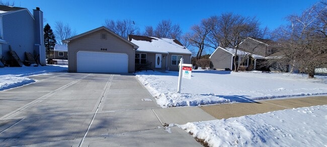 Building Photo - 996 Hawthorne Dr