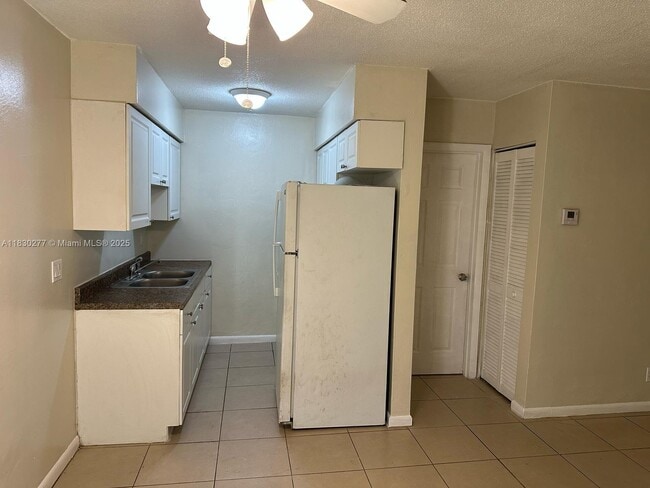 Photo - 214 SE 8th St Unit 5