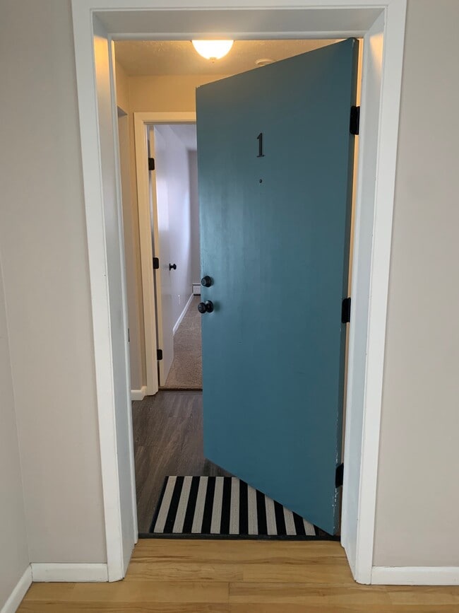 Building Photo - 37910 Euclid Ave Unit Apt 1