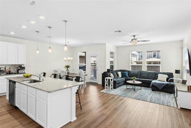 Photo - 1124 Aronia Ln