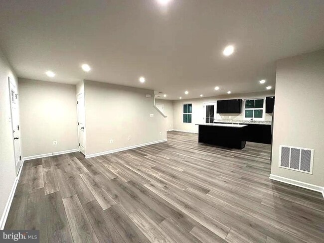 Photo - 420 Circle Dr