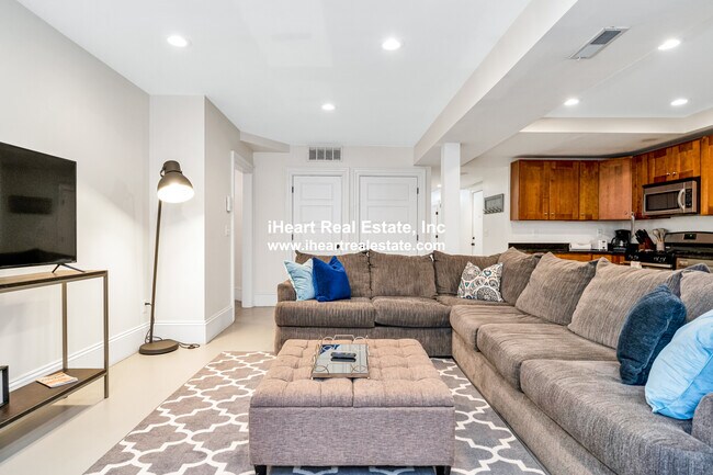 Photo - 29 Commonwealth Ter Unidad B