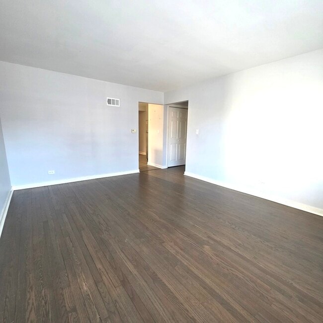 Photo - 8845 Bronx Ave Unidad 1N