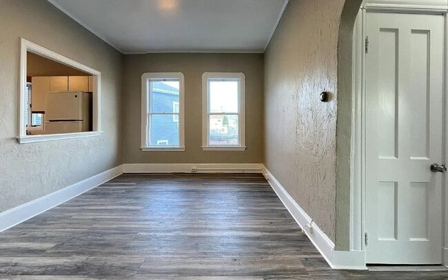 Building Photo - 92 Summer St Unit 2