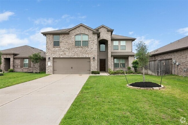 Building Photo - 5611 Cedar Cres Ct Rental