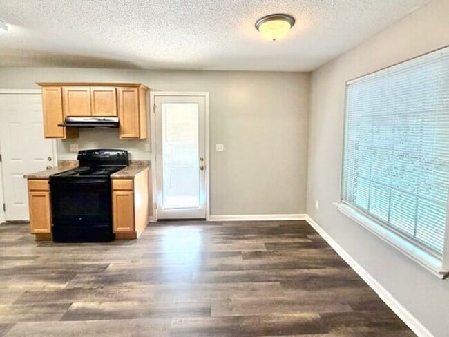 Great Location and Priced to Move-Cordova Home
