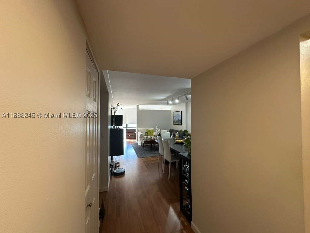 Photo - 1000 Parkview Dr Unit 627