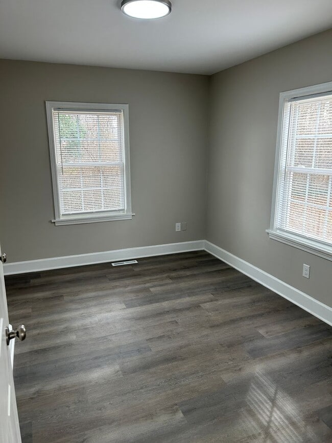 Photo - 518 W 24 1/2 St