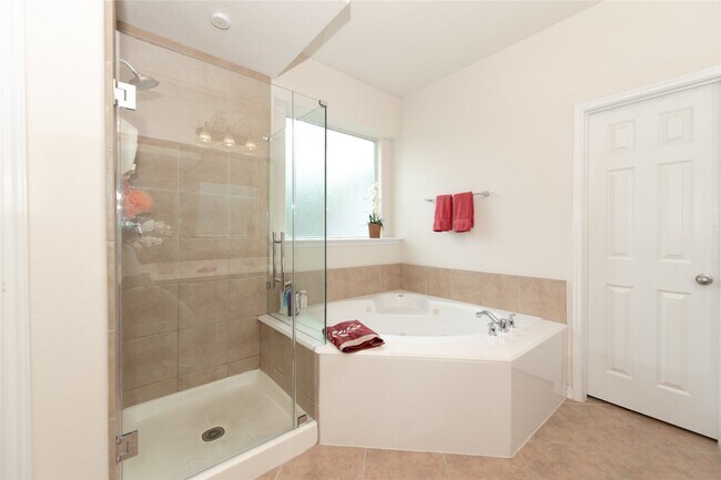 Photo - 1914 Lakeside Xing