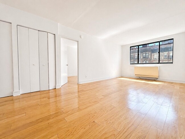 Photo - 323 W 96th St Unidad 511
