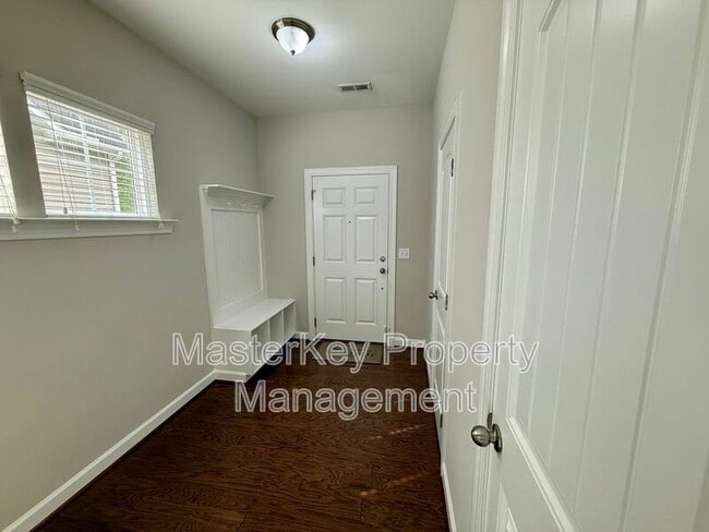 Photo - 450 Jerome Rd