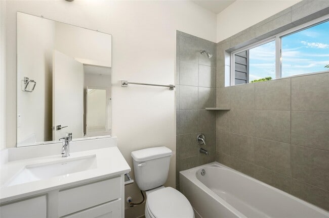 Photo - 2102 Live Oak St