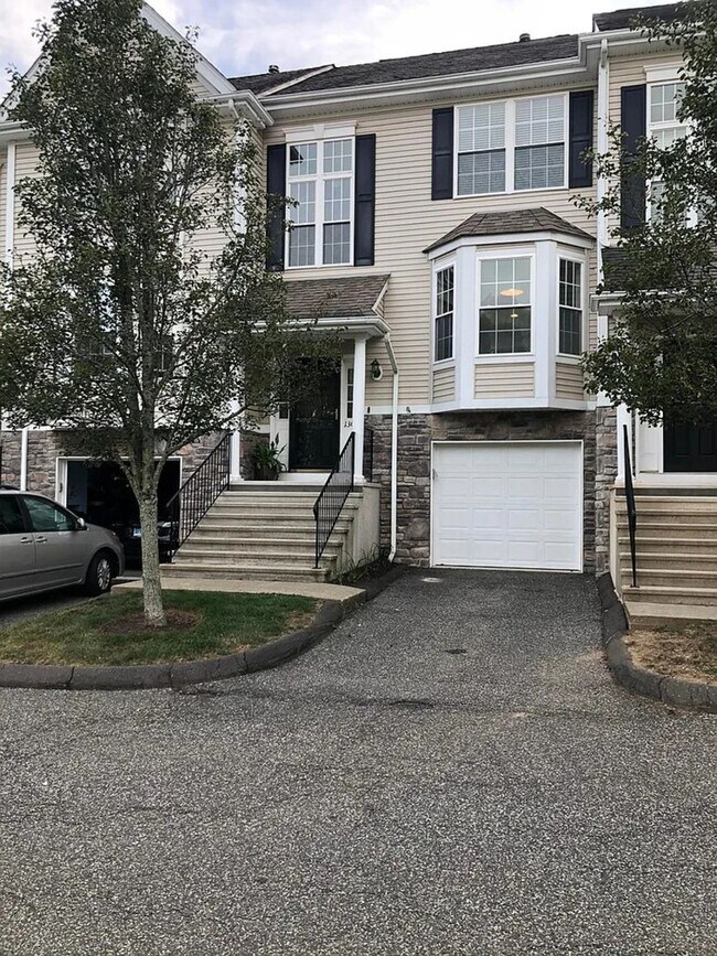 Building Photo - 1304 Sienna Dr