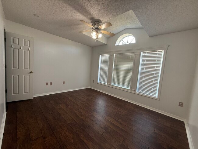 1574 Stefan Cole Ln