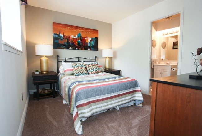 Goodnow Hill and Franconia Apartments