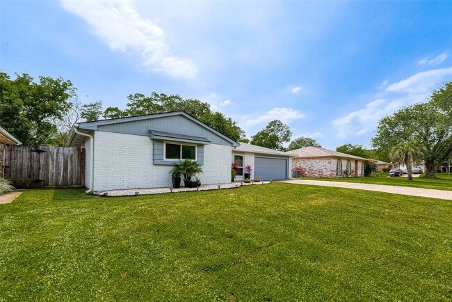 Photo - 16614 Forest Bend Ave