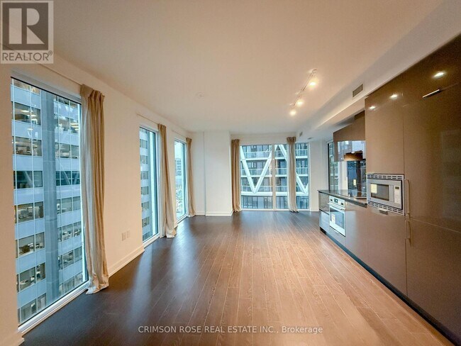 Photo - 238 Simcoe St Unit 904