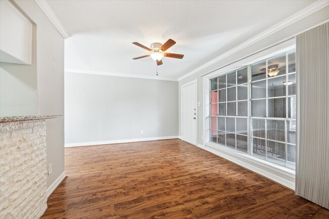 Building Photo - 201 Emerson St Unit 11