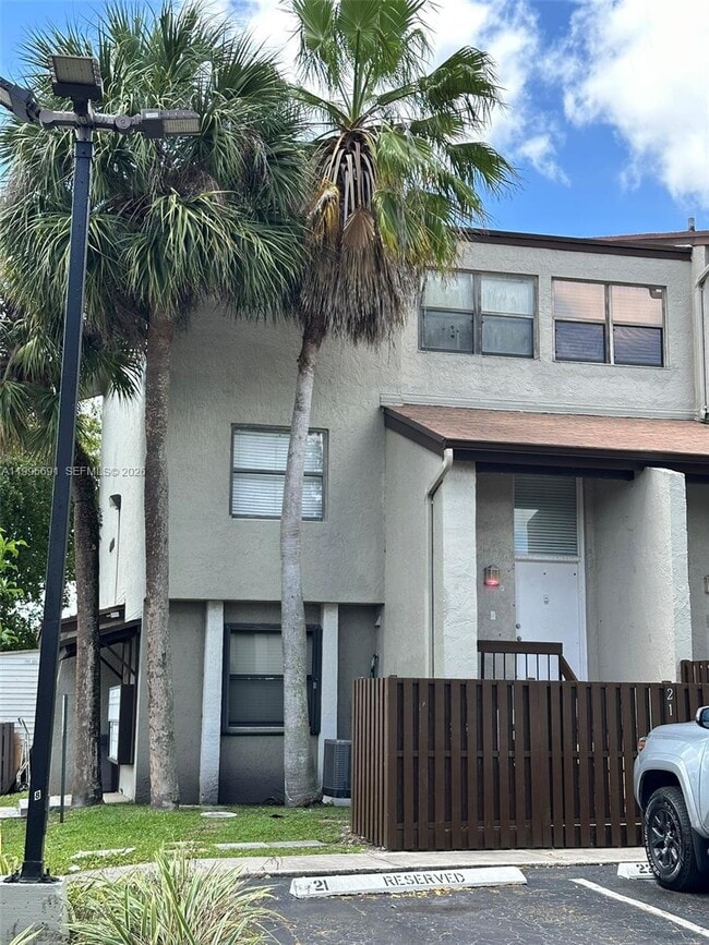 Photo - 10000 NW 9th St Cir