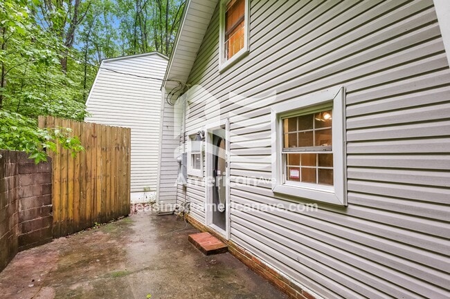 Building Photo - 30 Forest Dr