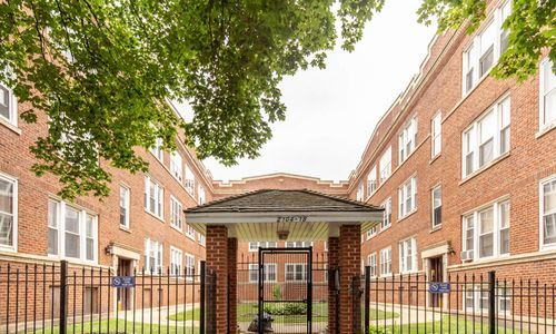 Photo - 7502 N Hoyne Ave