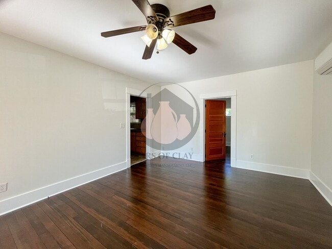 Photo - 2125 Winter St SE