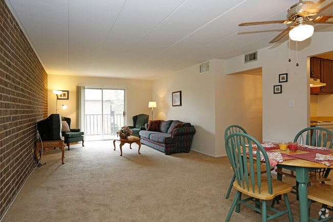 2HAB_1BA 840 ft² - Sala de estar - Lorlyn of Batavia