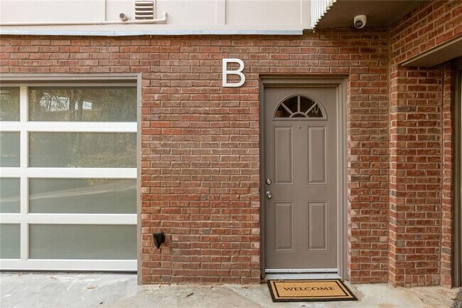 Photo - 5 Krog St NE