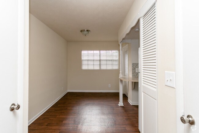 1BR-1.5BA Dining Area - Chelsea Courtyards